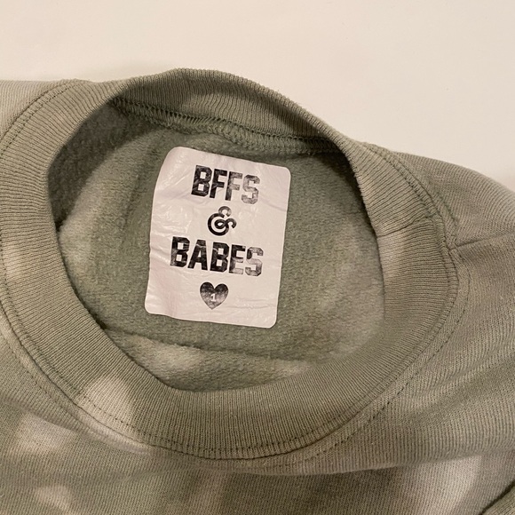 BFFS & BABES Cropped Hunter Green Tie-Dye Sweatshirt - Picture 5 of 6
